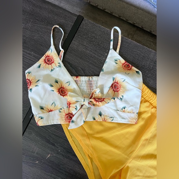 Adorable 2-Piece Summer Set - Picture 2 of 5